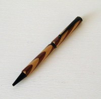 drehkugelschreiber-fancy-schwarz-akazie-gedaundunged-diagonal