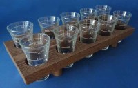 schnapsbrett-mit-glaeser