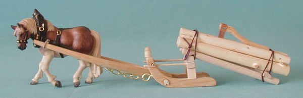 006 6061 1 Zugpferd mit Holzschlitten