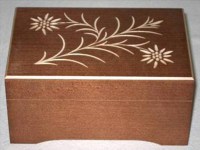 100-04G Geschnitzt Braun, Musikwerkgrösse 18 Tonzähne