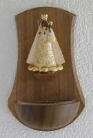 400 Weihwassergefäss Nussbaumholz mit Madonna von Einsiedeln