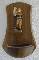 419 Weihwassergefäss Nussbaumholz mit Hl. Antonius von Padua