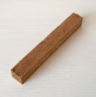 iroko-holzkantel-130x18x18mm