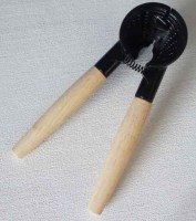 nussknacker-schwarz-bambusholz