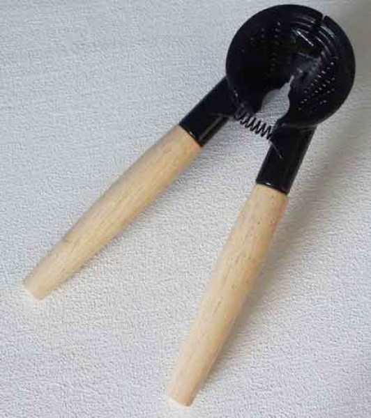 nussknacker-schwarz-bambusholz