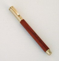 rollerball-klickkappe-gold-padoukholz