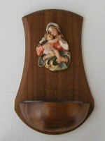 weihwassergefaess-nussbaumholz-madonna-color